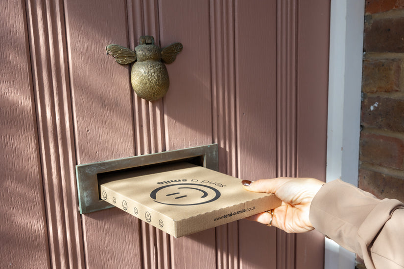 Letterbox Smile - 4 Items (Smaller Treats, Lower Price)