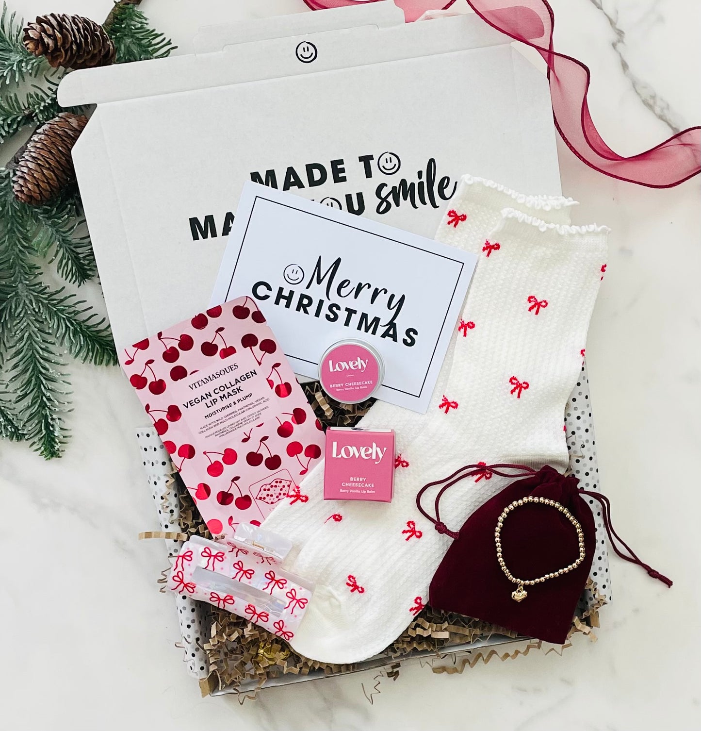 Christmas-themed gift set with a card, Vitamasques Lip mask, Claw clip, lip balm and bracelet in a lovely gift box. 