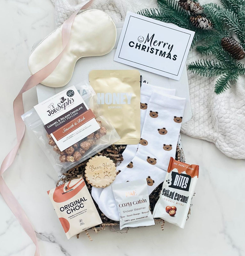 Christmas Hugs Cosy Cabin Gift Box – Christmas Pamper Hamper & Festive Treats