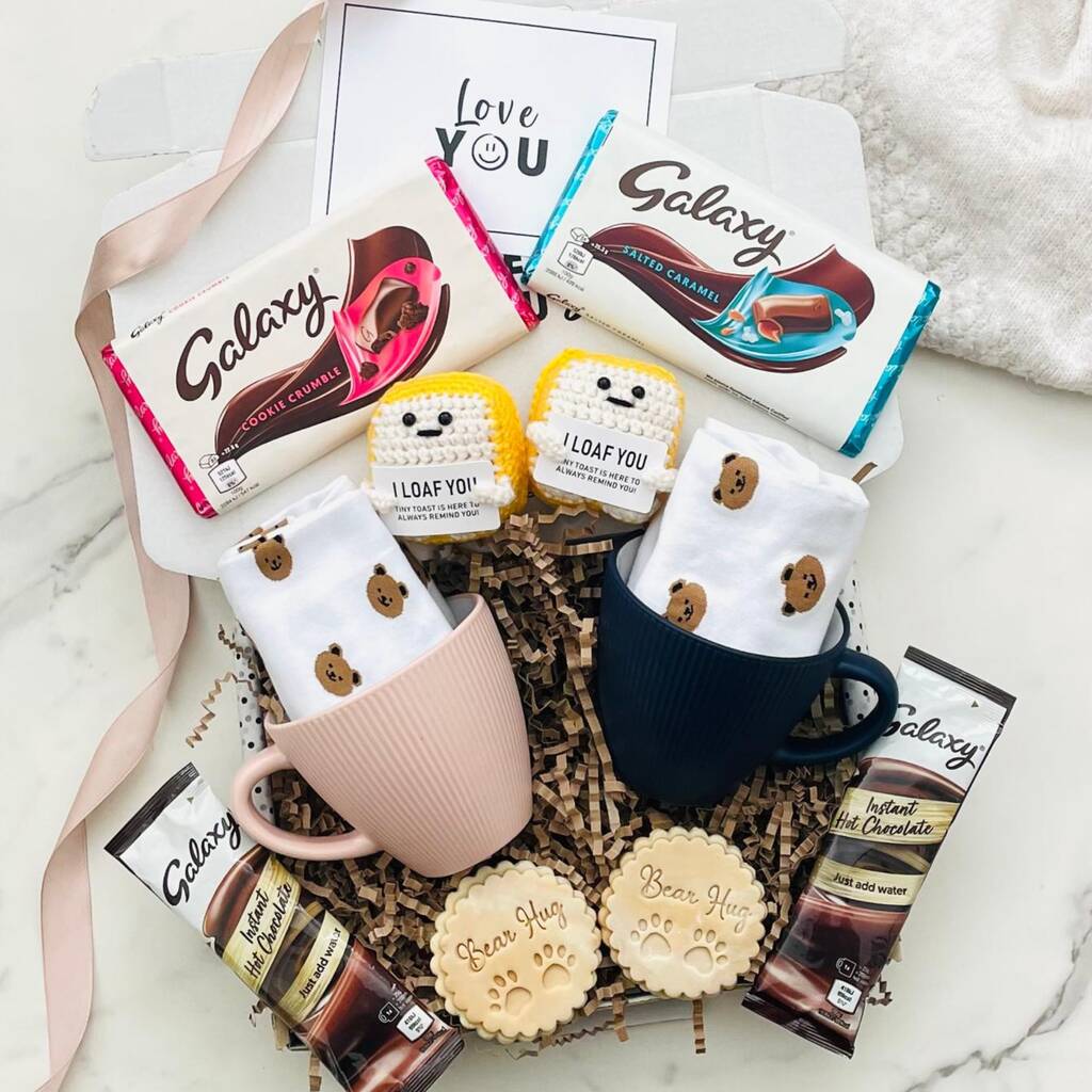 Wedding & Anniversary Gift Box – Couples Cosy Night In Hamper